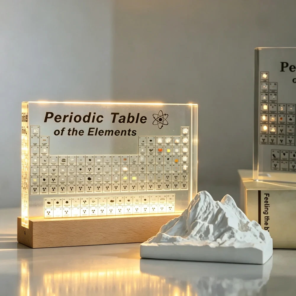 Periodisk System i Akryl med 83 Ægte Grundstoffer og LED-lys