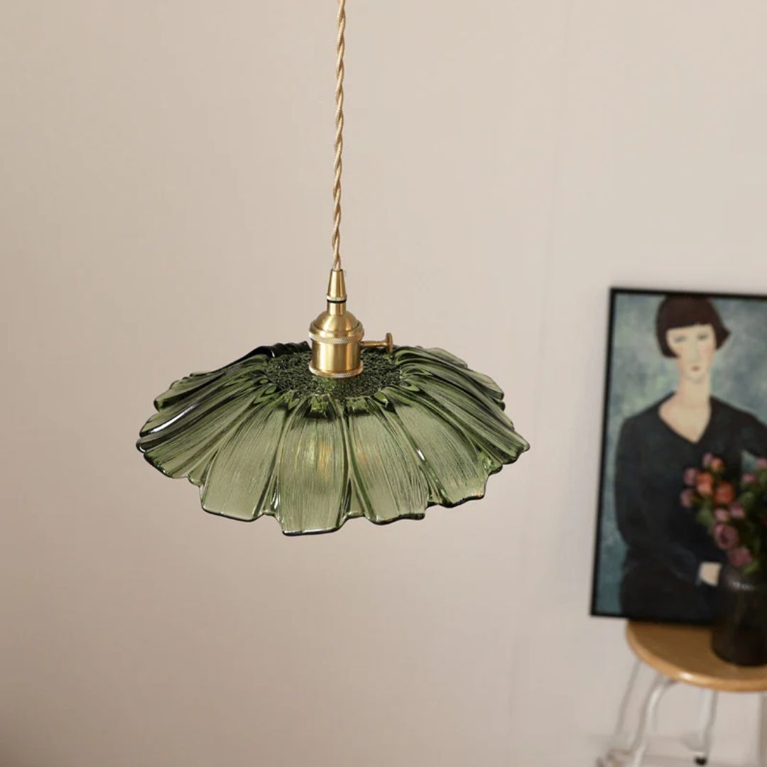 Lampa sufitowa – ciemnoczerwone szkło, w kształcie kwiatu, do jadalni lub jako dekoracja do salonu