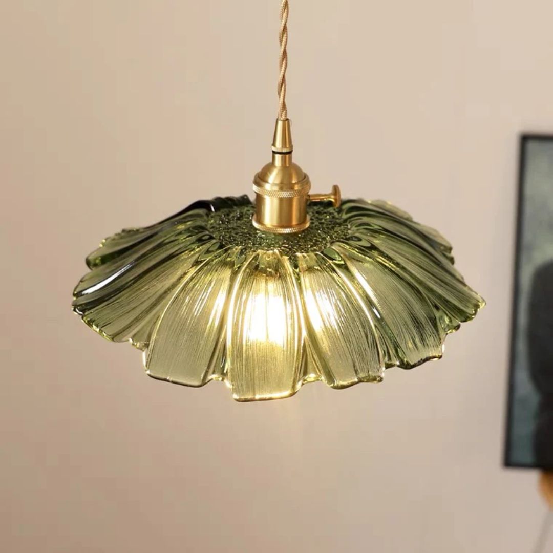 Lampa sufitowa – ciemnoczerwone szkło, w kształcie kwiatu, do jadalni lub jako dekoracja do salonu