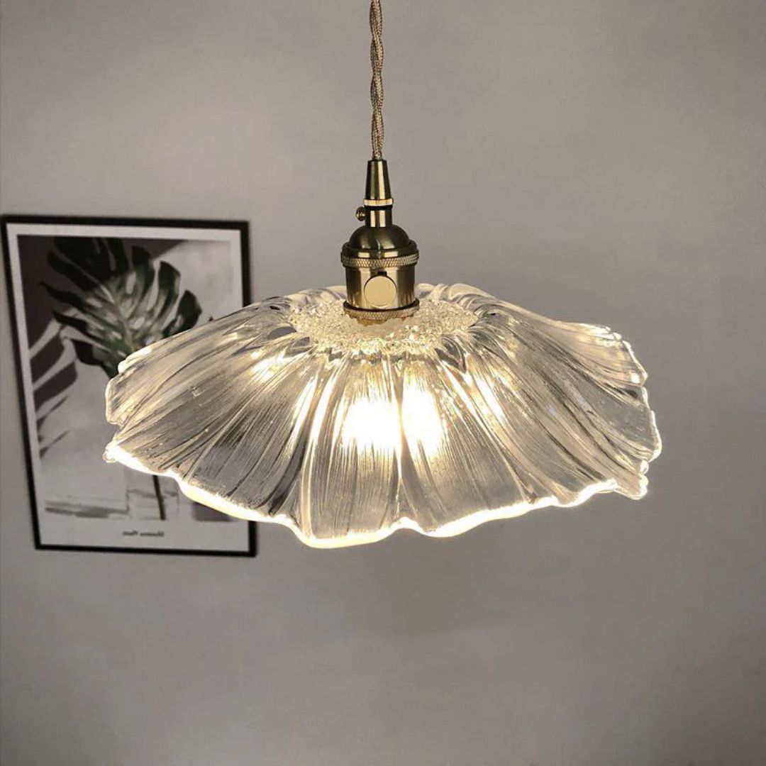 Lampa sufitowa – ciemnoczerwone szkło, w kształcie kwiatu, do jadalni lub jako dekoracja do salonu