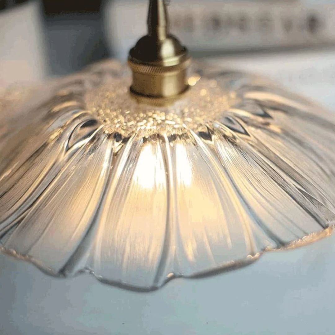 Lampa sufitowa – ciemnoczerwone szkło, w kształcie kwiatu, do jadalni lub jako dekoracja do salonu