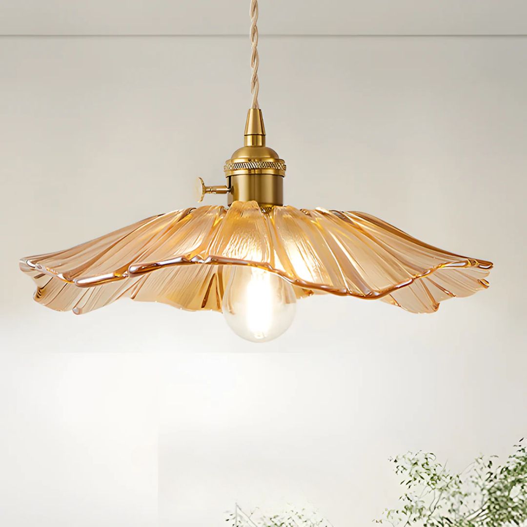 Lampa sufitowa – ciemnoczerwone szkło, w kształcie kwiatu, do jadalni lub jako dekoracja do salonu