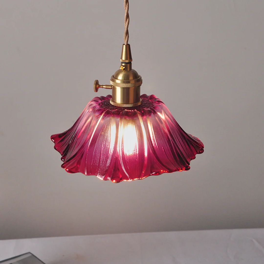 Lampa sufitowa – ciemnoczerwone szkło, w kształcie kwiatu, do jadalni lub jako dekoracja do salonu