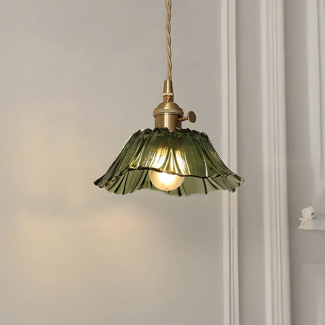 Lampa sufitowa – ciemnoczerwone szkło, w kształcie kwiatu, do jadalni lub jako dekoracja do salonu