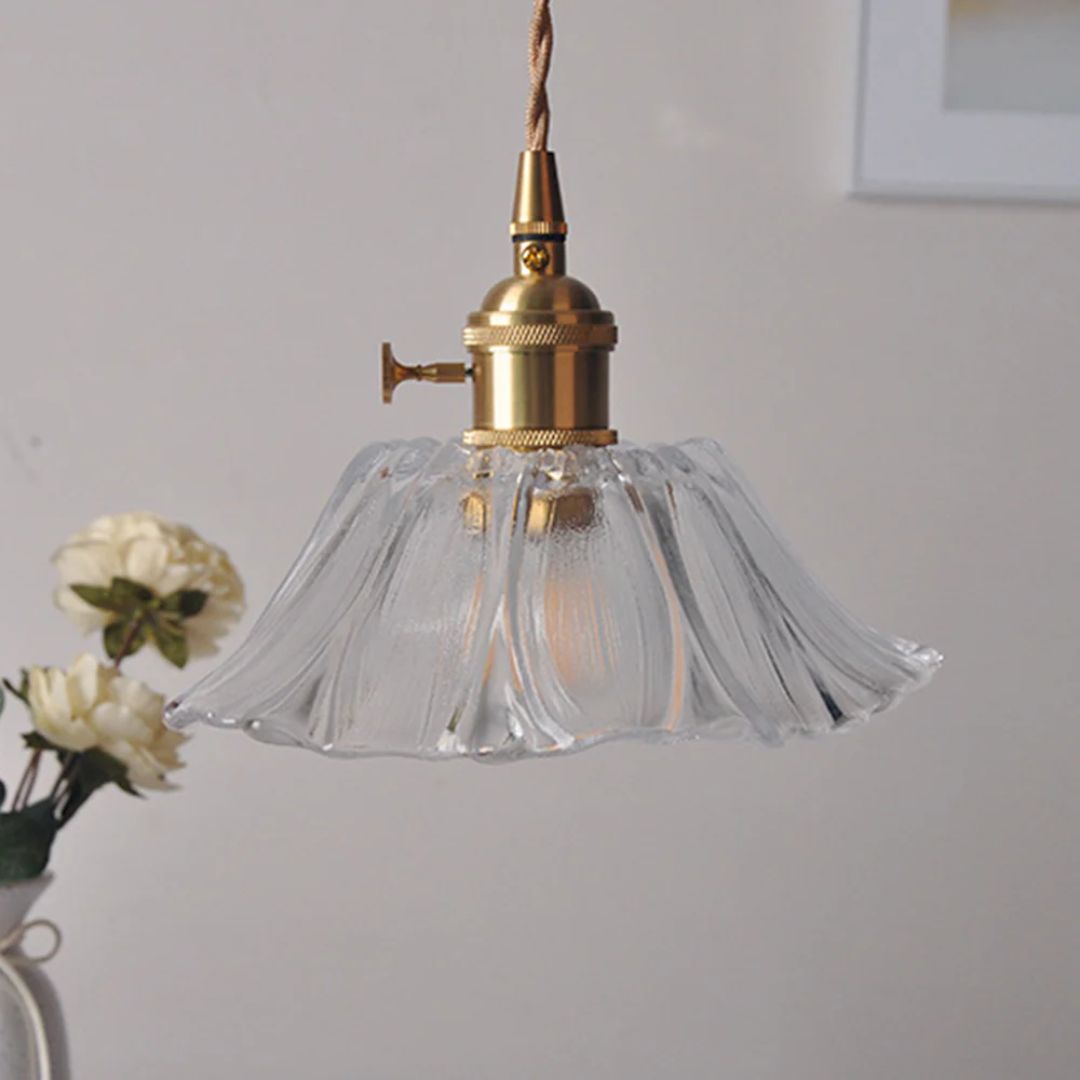 Lampa sufitowa – ciemnoczerwone szkło, w kształcie kwiatu, do jadalni lub jako dekoracja do salonu