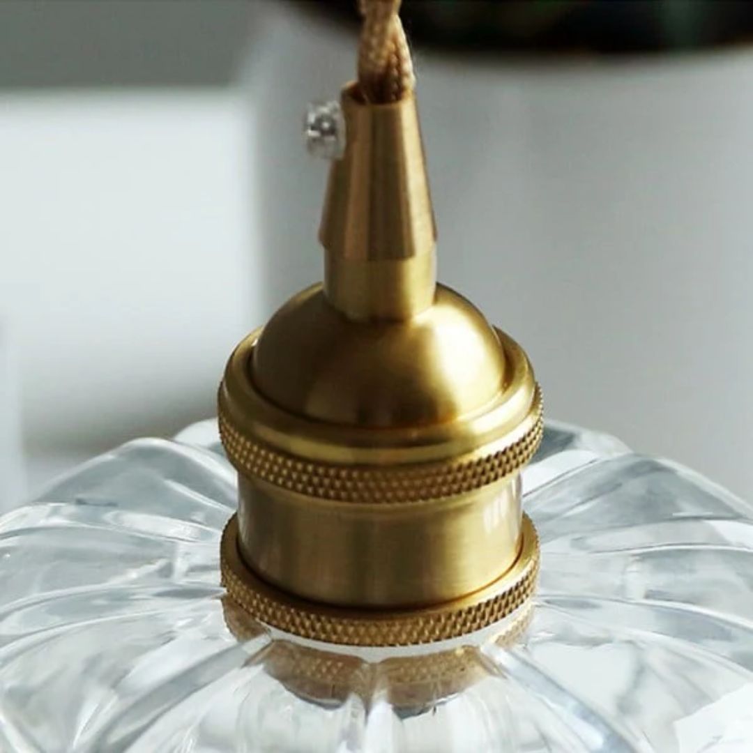Lampa sufitowa – ciemnoczerwone szkło, w kształcie kwiatu, do jadalni lub jako dekoracja do salonu