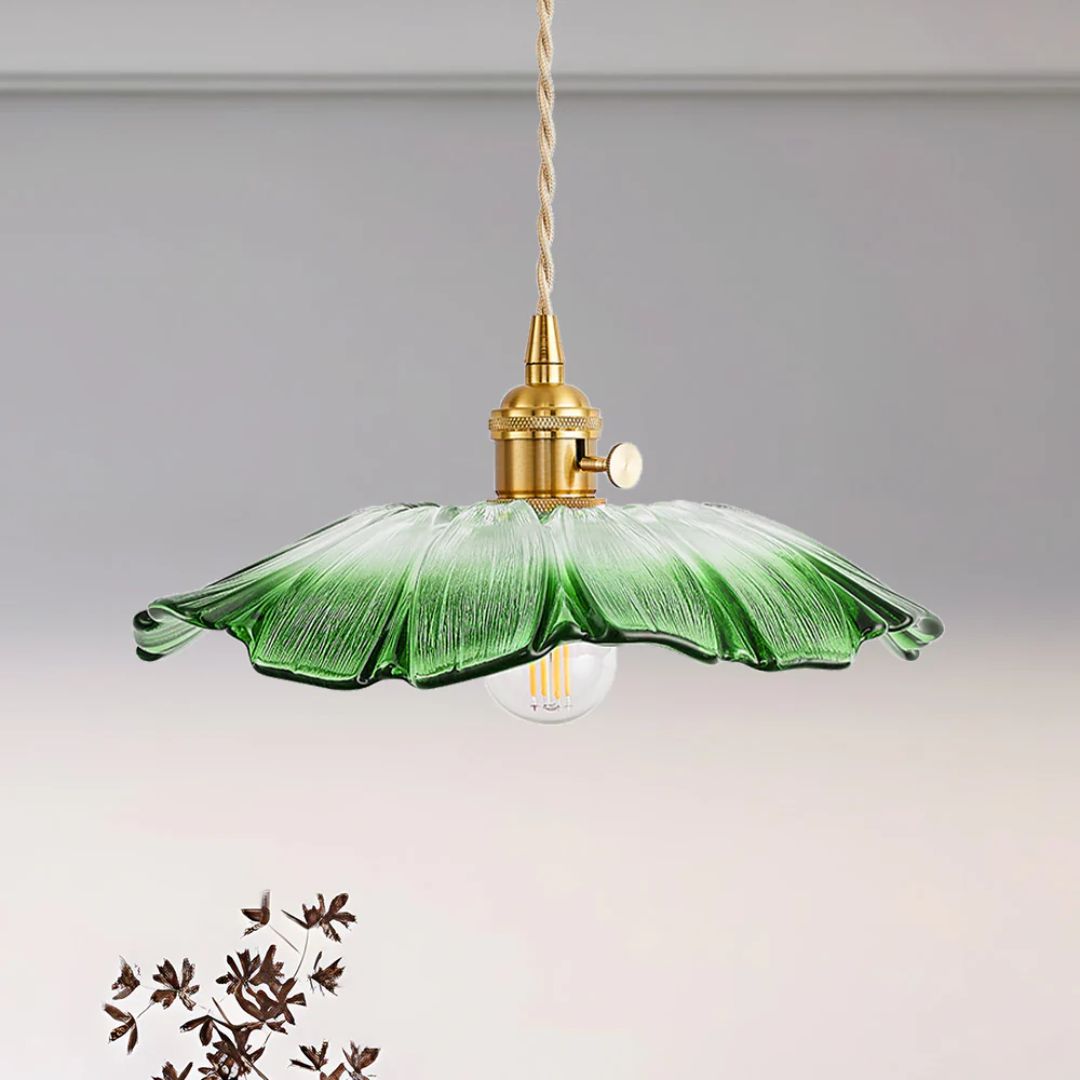 Lampa sufitowa – ciemnoczerwone szkło, w kształcie kwiatu, do jadalni lub jako dekoracja do salonu