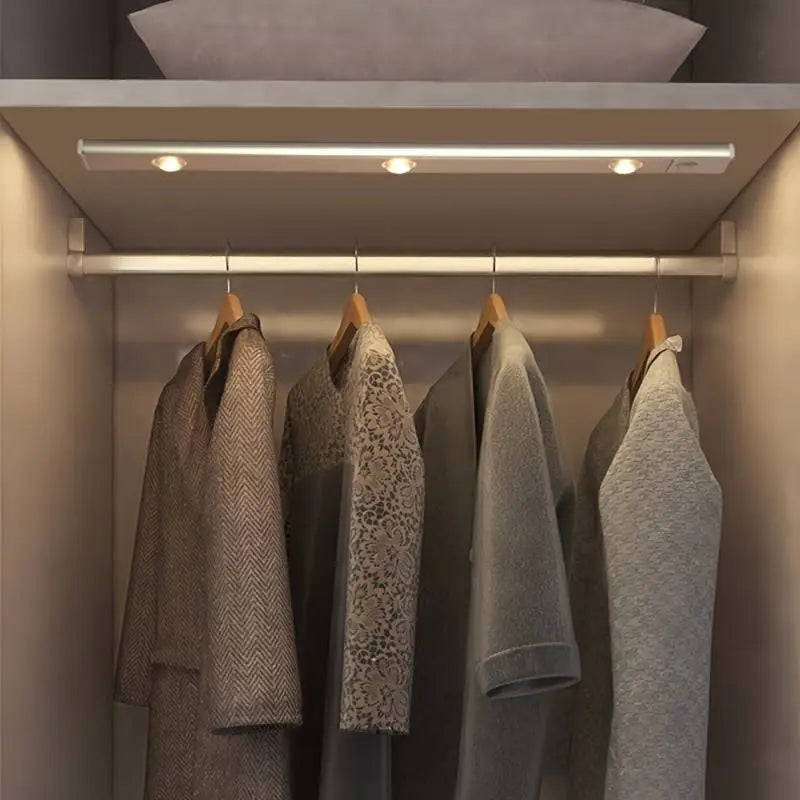 LED Lysbar med Bevægelsessensor - Opladbar, Børstet Aluminium