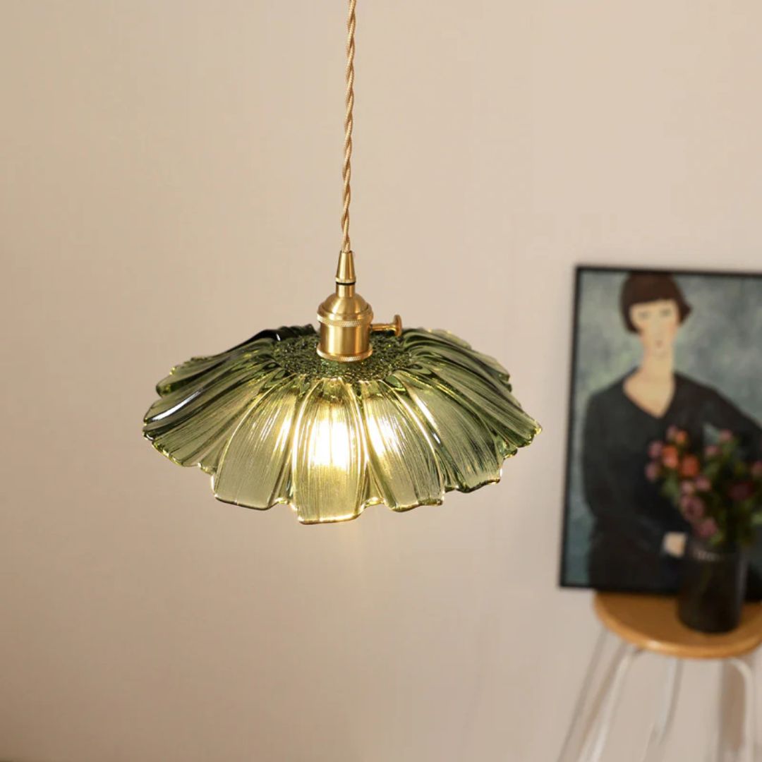 Lampa sufitowa – ciemnoczerwone szkło, w kształcie kwiatu, do jadalni lub jako dekoracja do salonu