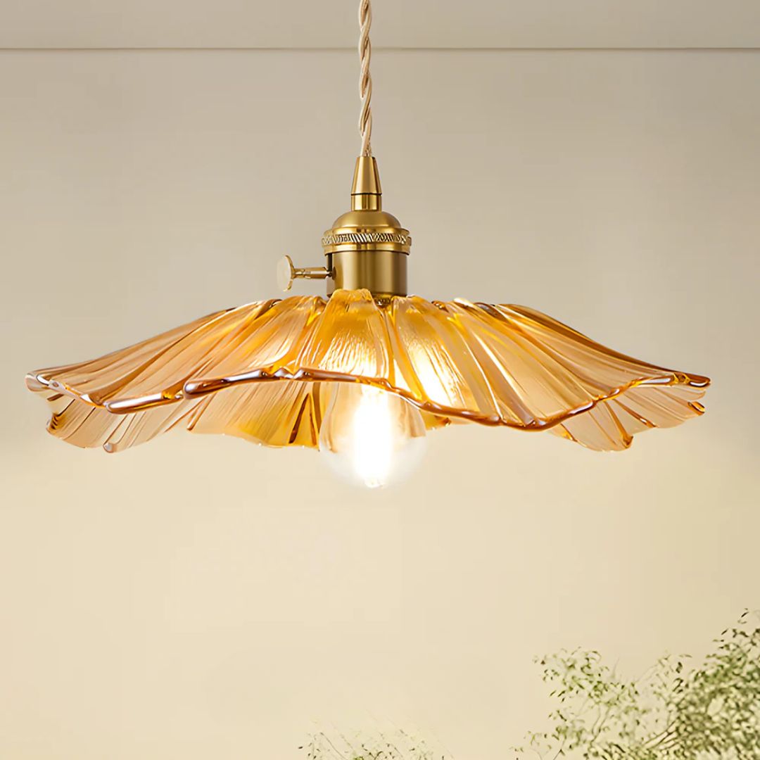 Lampa sufitowa – ciemnoczerwone szkło, w kształcie kwiatu, do jadalni lub jako dekoracja do salonu