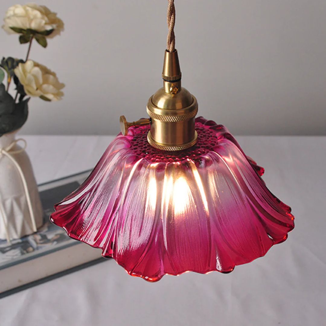 Lampa sufitowa – ciemnoczerwone szkło, w kształcie kwiatu, do jadalni lub jako dekoracja do salonu