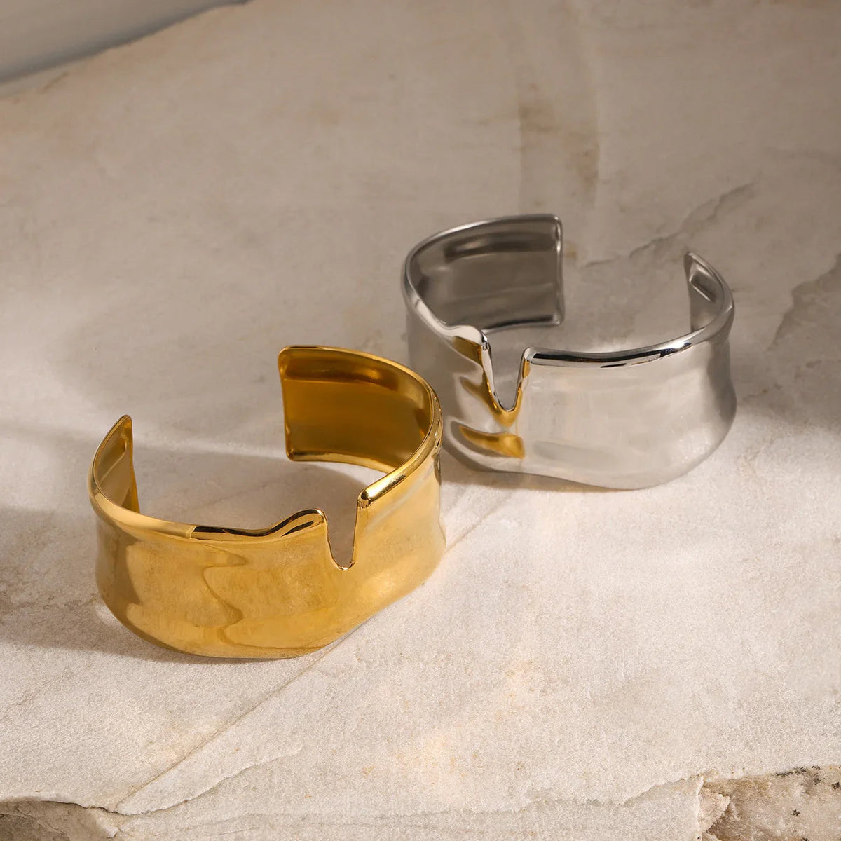 Dame Armring i Forgyldt Rustfrit Stål - Minimalistisk Cuff Design
