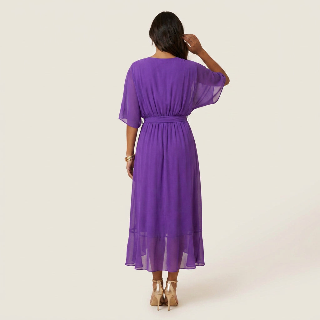 Dame Midikjole med Overslag og Flæsekant i Transparent Chiffon-look