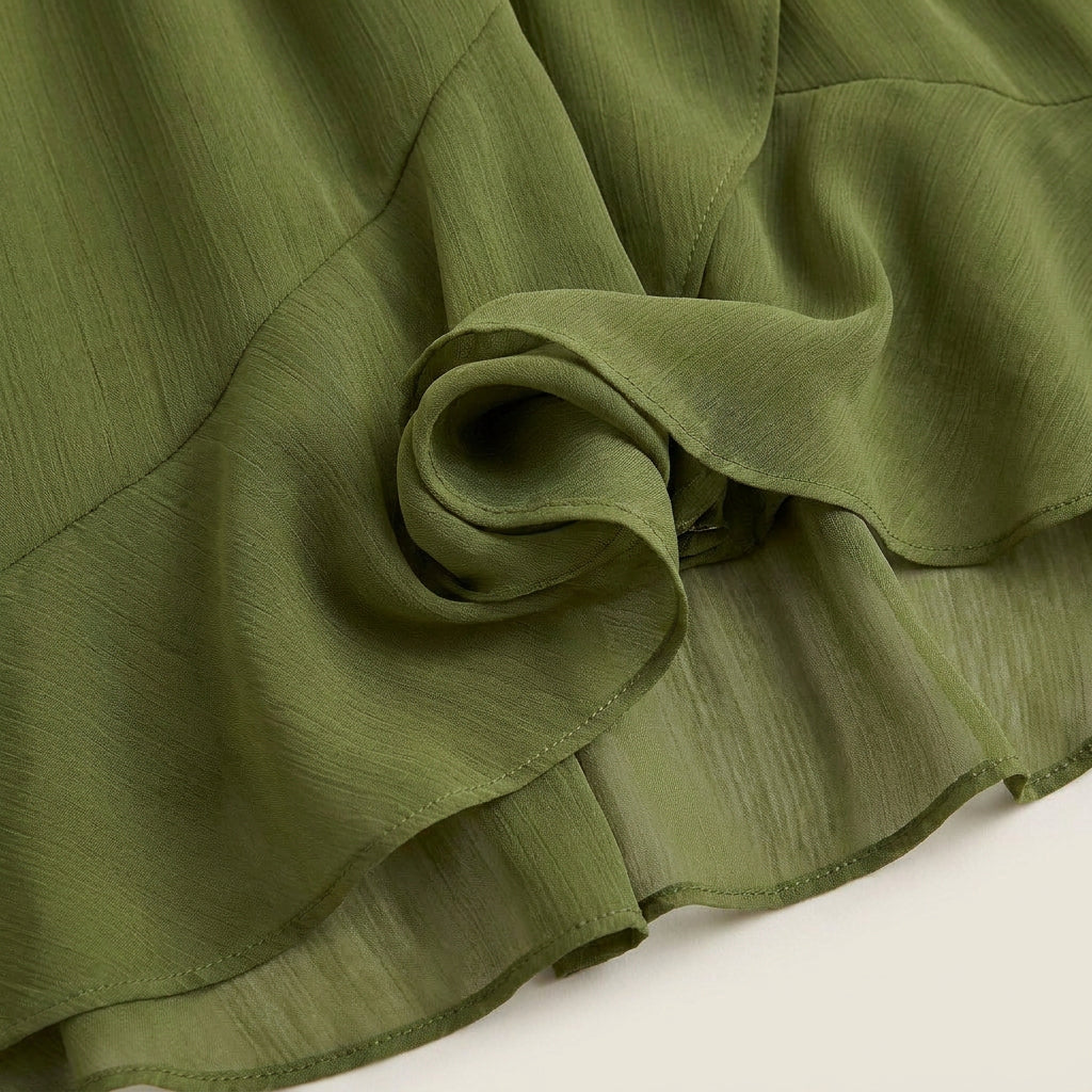 Dame Midikjole med Overslag og Flæsekant i Transparent Chiffon-look