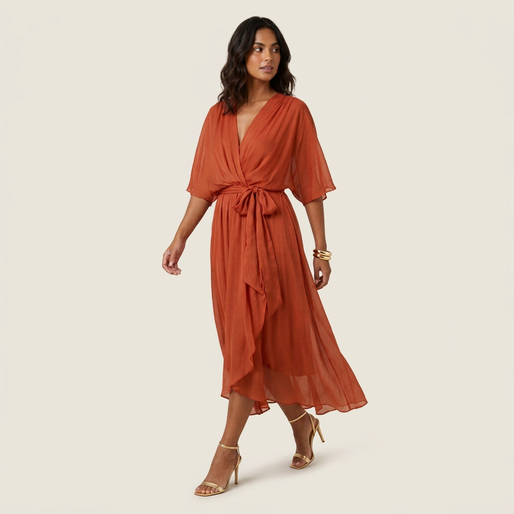 Dame Midikjole med Overslag og Flæsekant i Transparent Chiffon-look