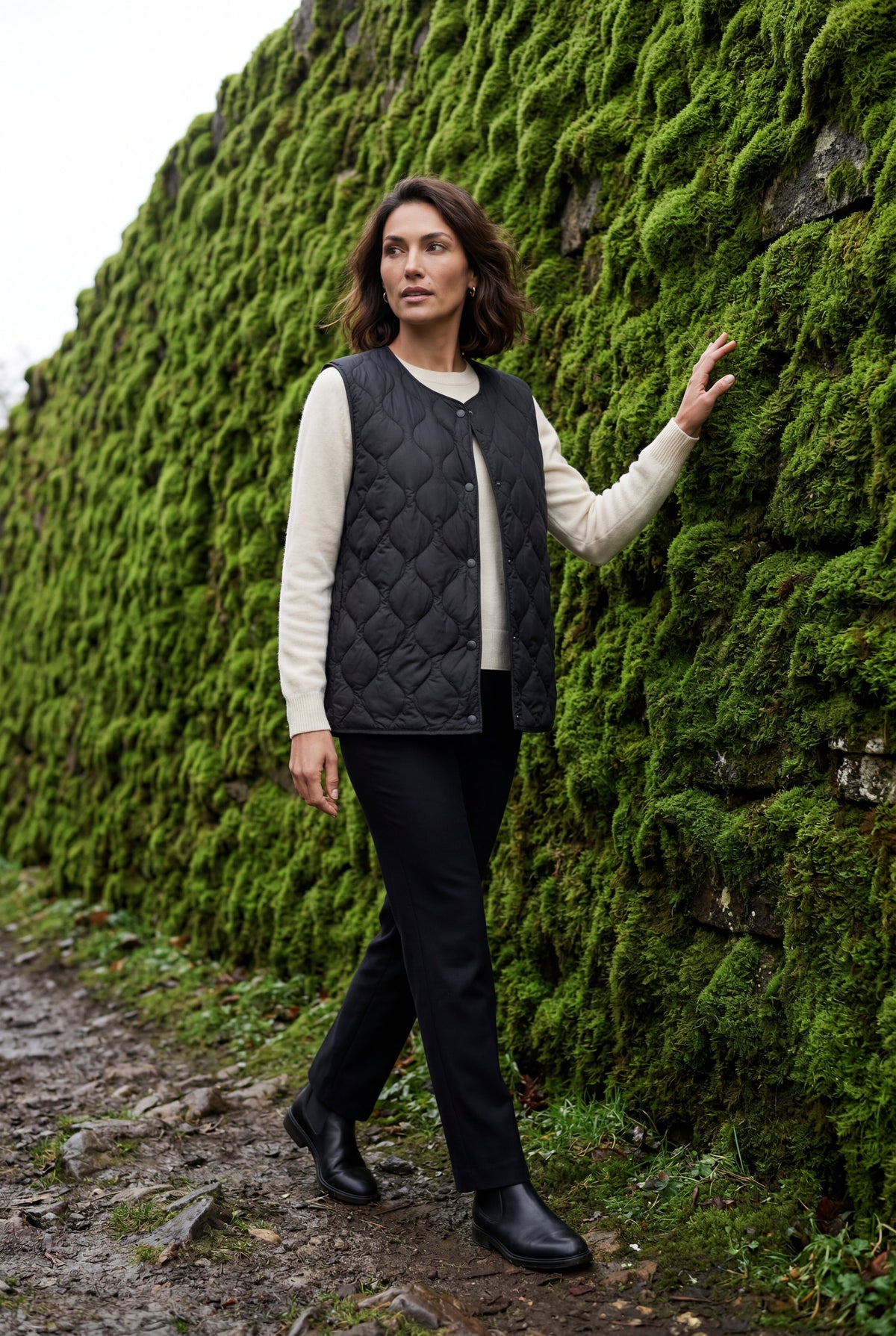 Black Diamond-quilted Sleeveless Bodywarmer Vest with Snap Closure - Photo 9